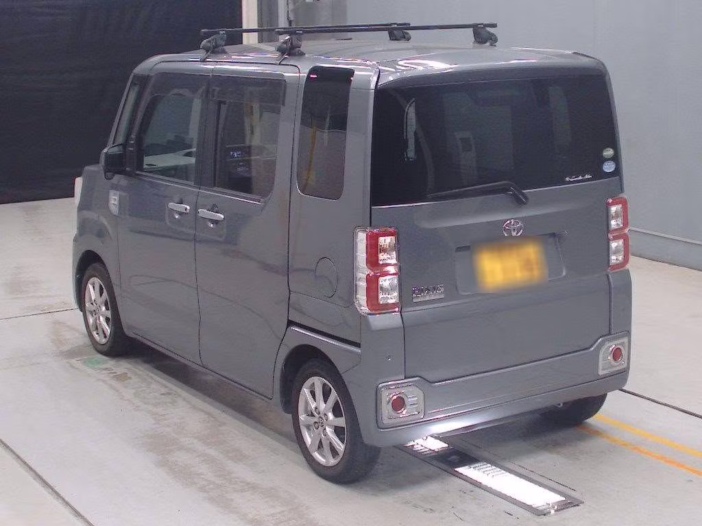 TOYOTA PIXIS MEGA