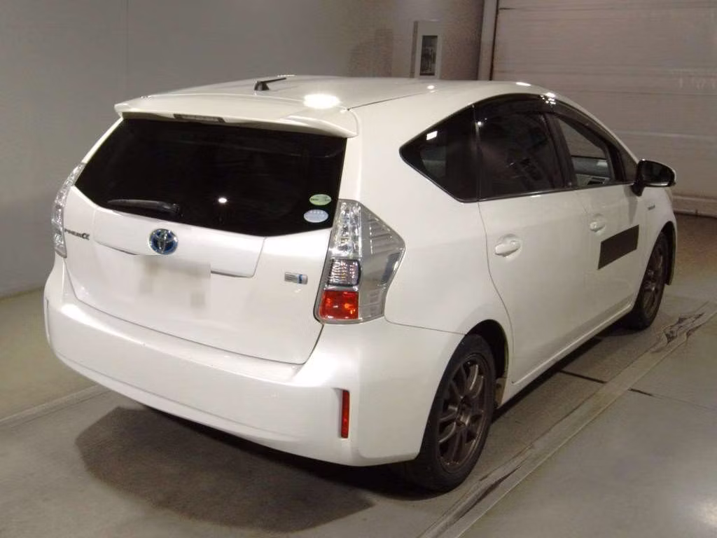 TOYOTA PRIUS ALPHA