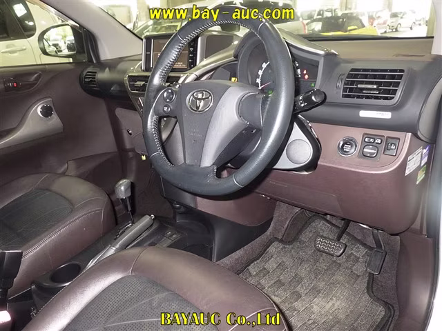 TOYOTA IQ