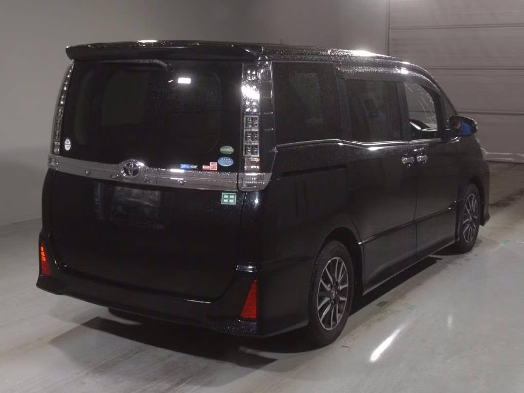 TOYOTA VOXY