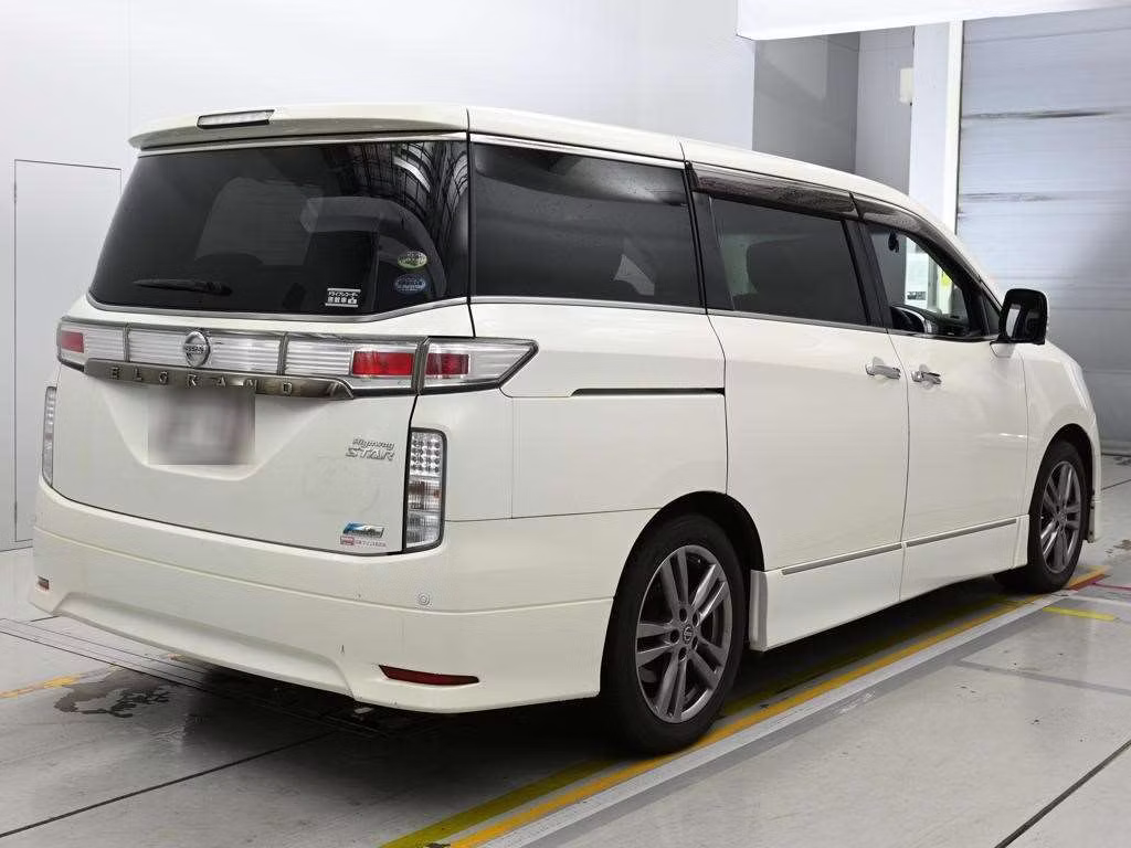 NISSAN ELGRAND