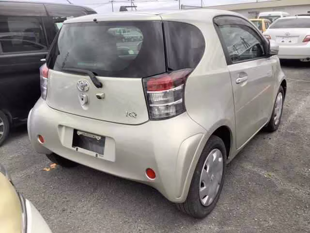 TOYOTA IQ