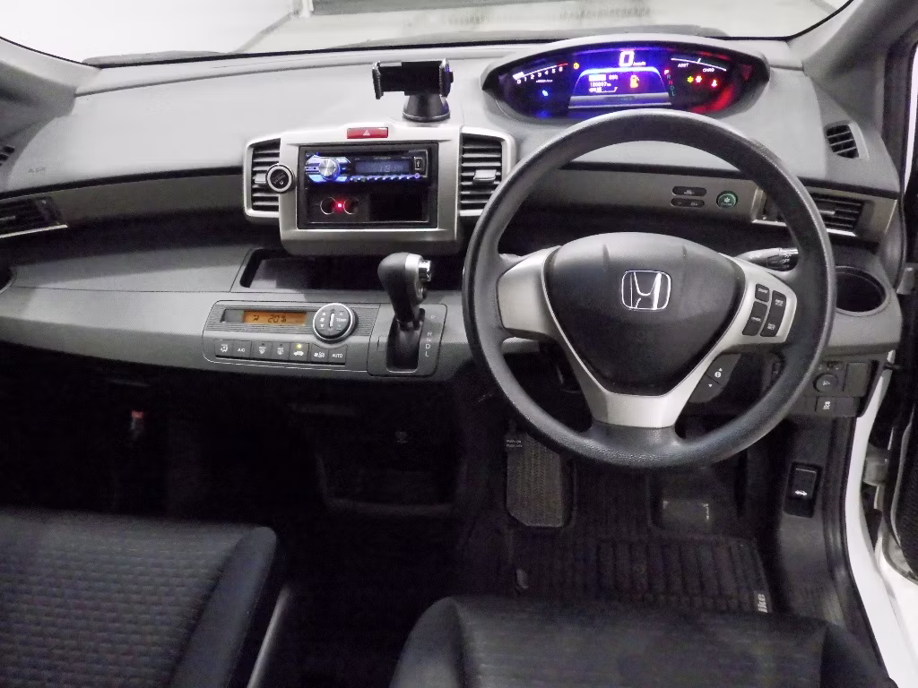 HONDA FREED SPIKE