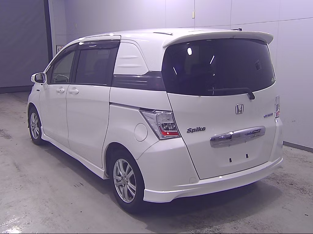 HONDA FREED SPIKE