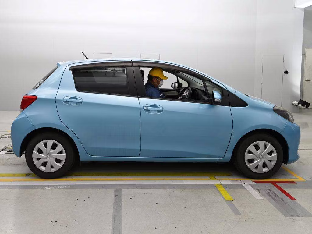 TOYOTA VITZ