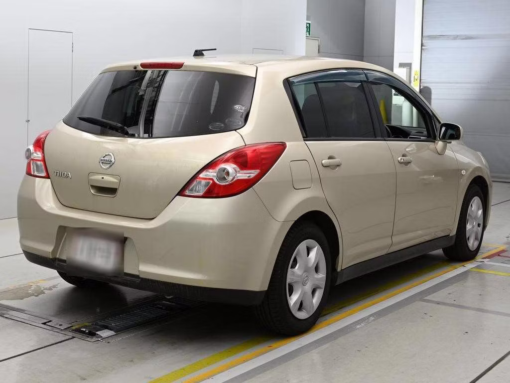 NISSAN TIIDA