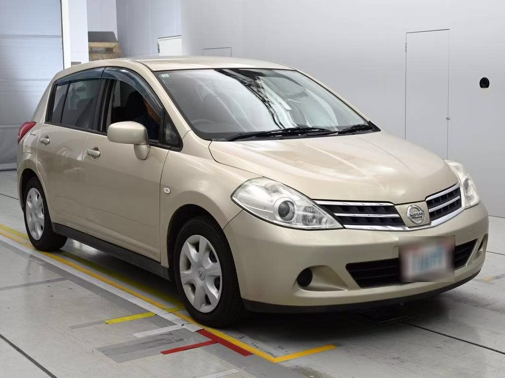NISSAN TIIDA