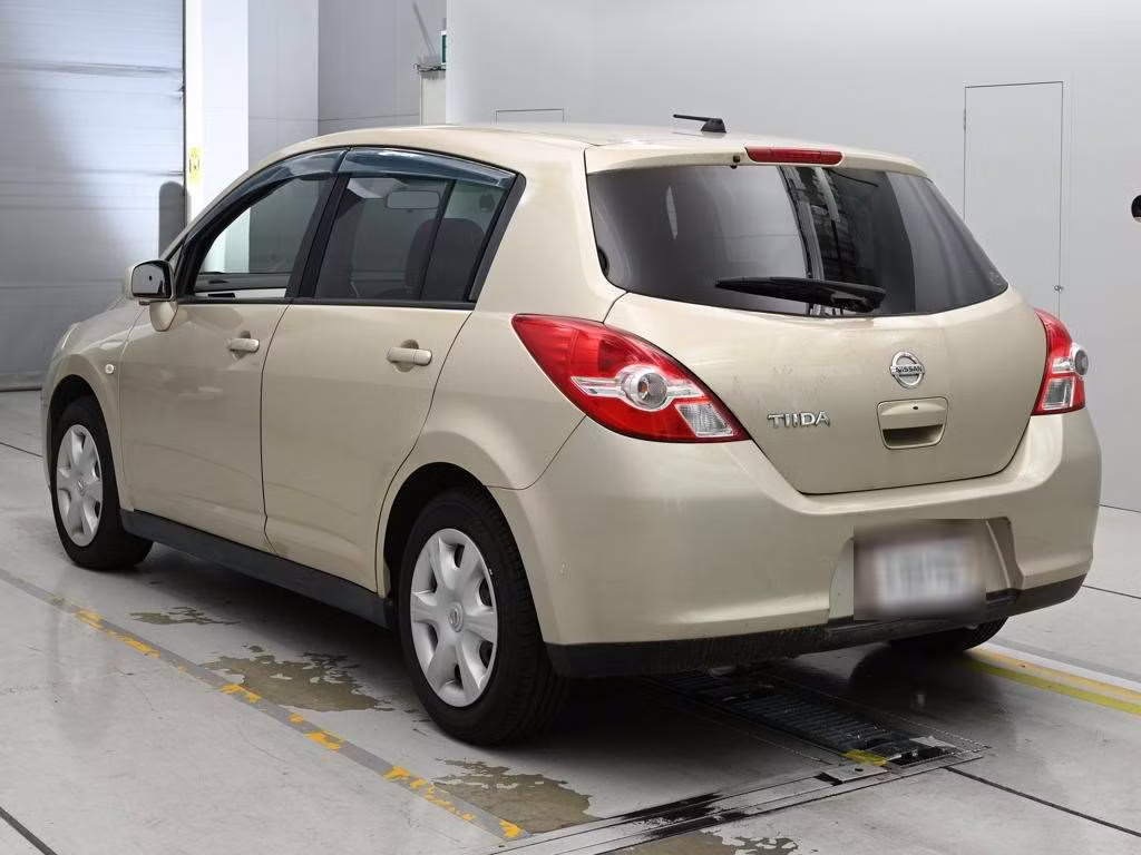 NISSAN TIIDA
