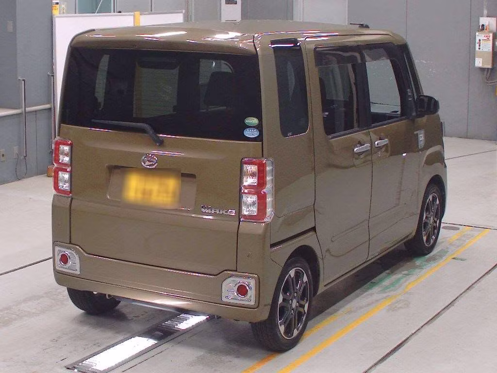 DAIHATSU WAKE