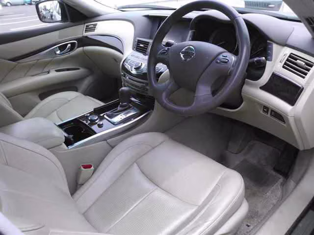 NISSAN FUGA