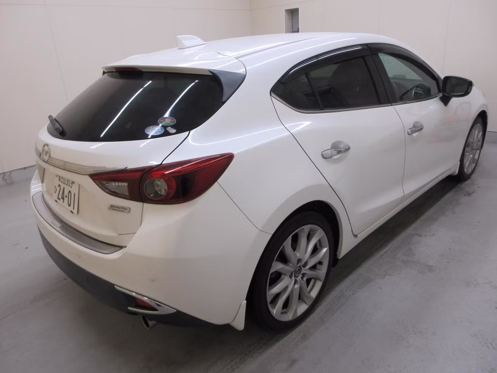 MAZDA AXELA