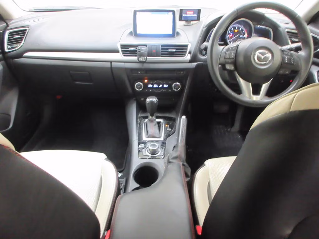 MAZDA AXELA