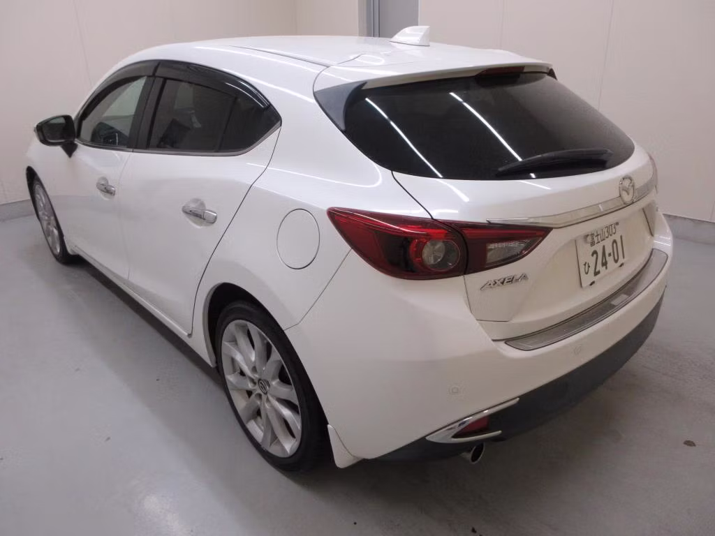 MAZDA AXELA