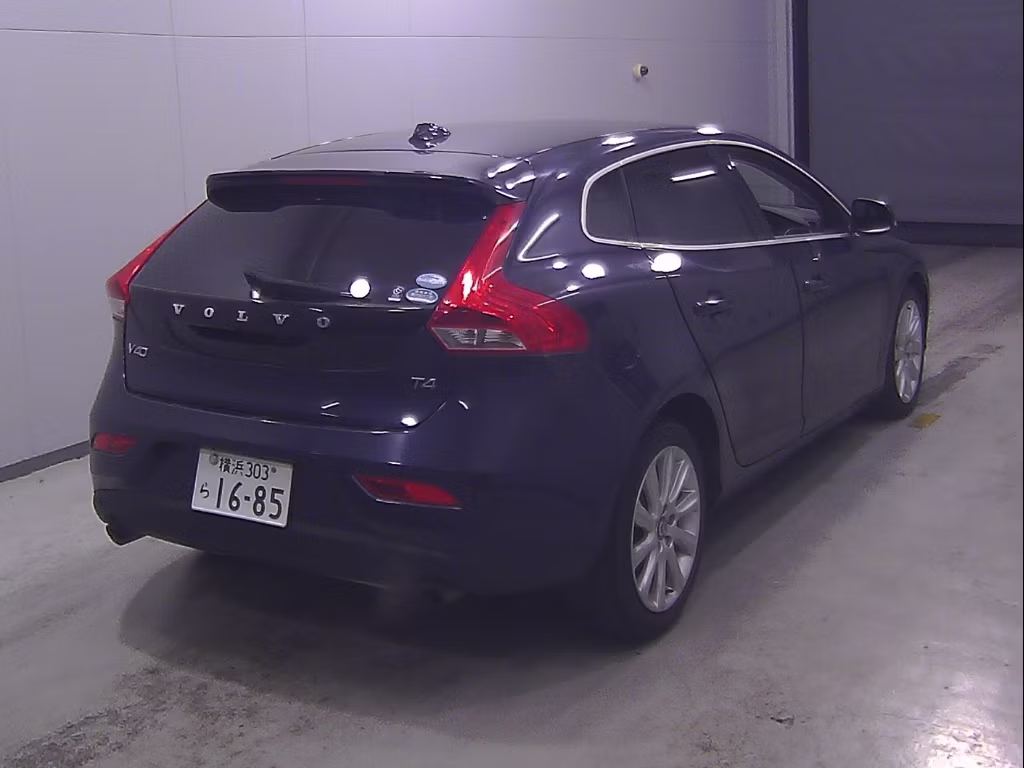VOLVO V40