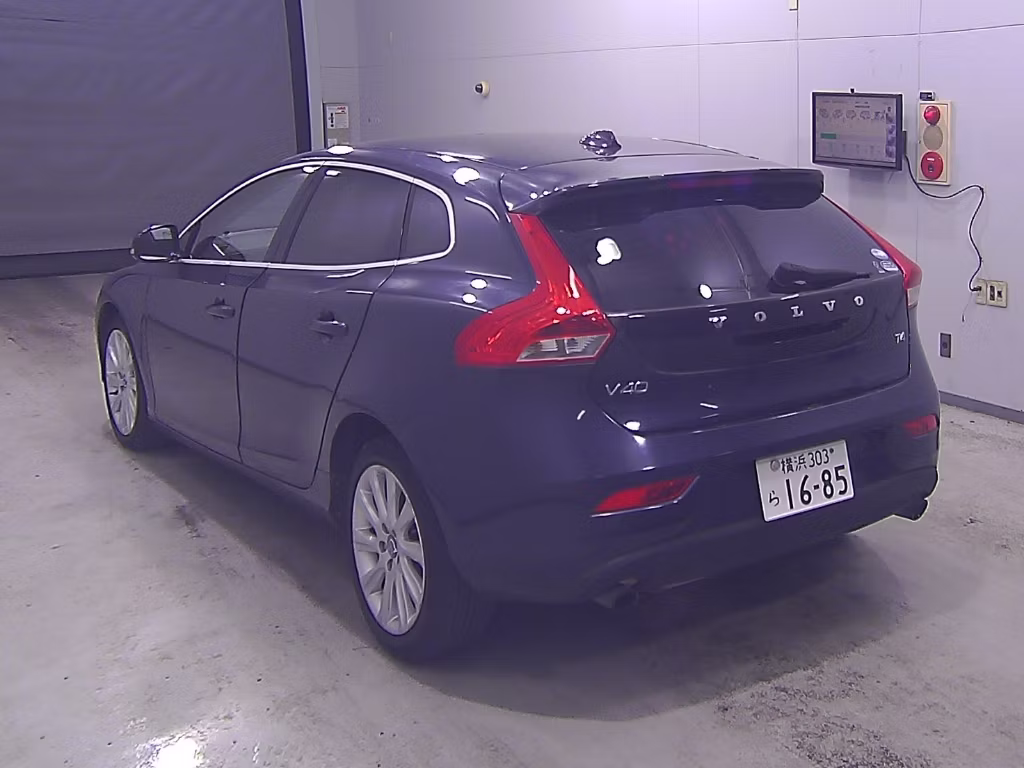 VOLVO V40