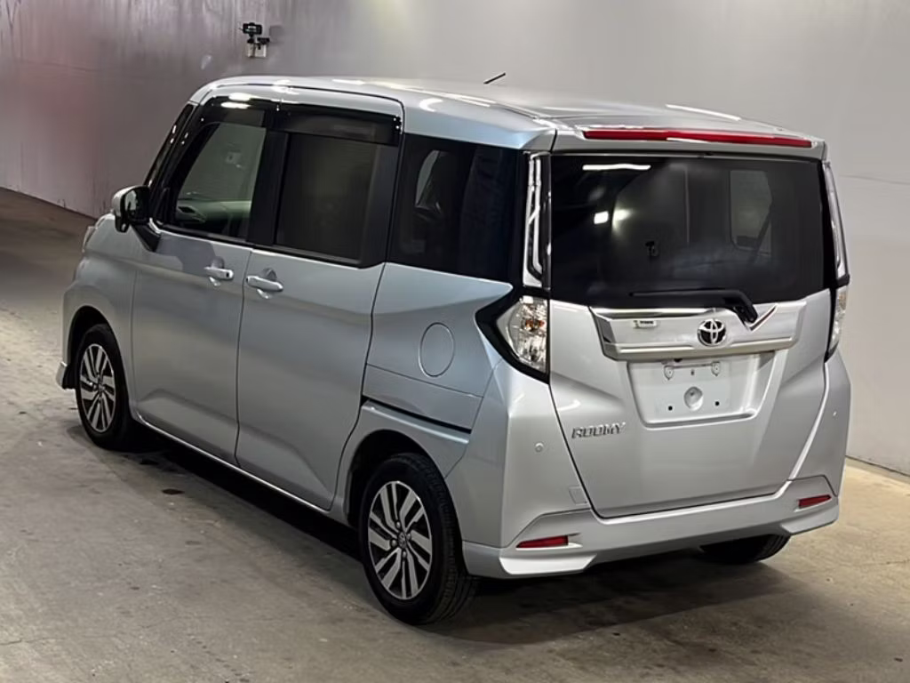 TOYOTA ROOMY