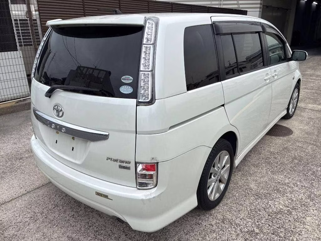 TOYOTA ISIS
