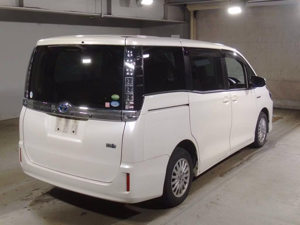 TOYOTA VOXY
