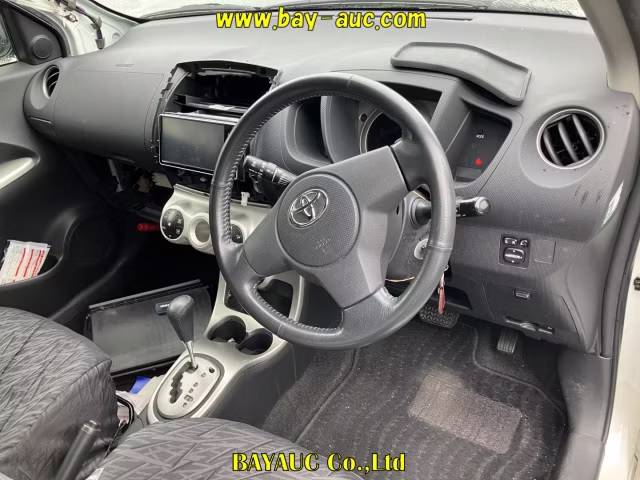 TOYOTA IST
