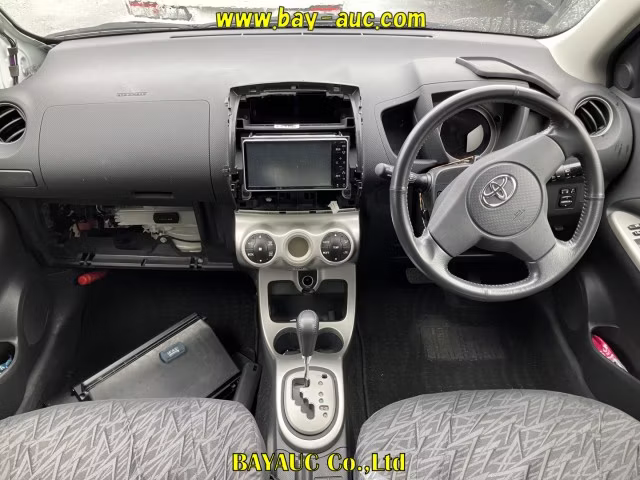 TOYOTA IST