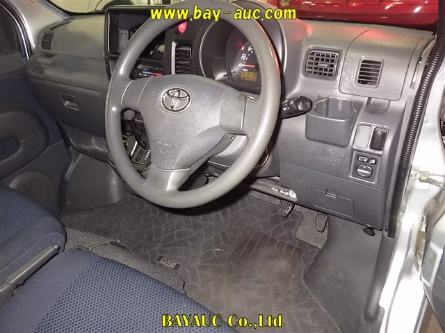 TOYOTA PIXIS VAN