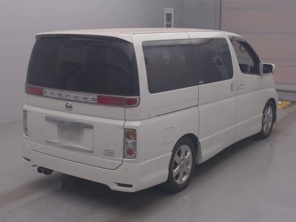NISSAN ELGRAND