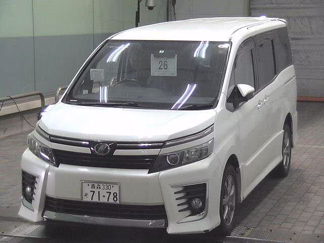 TOYOTA VOXY