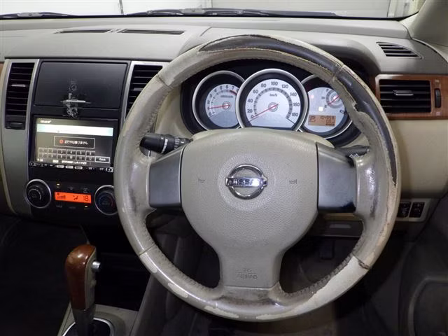 NISSAN TIIDA LATIO