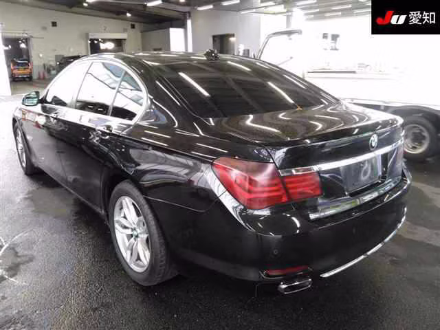 BMW 7-SERIES