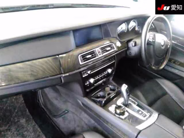 BMW 7-SERIES
