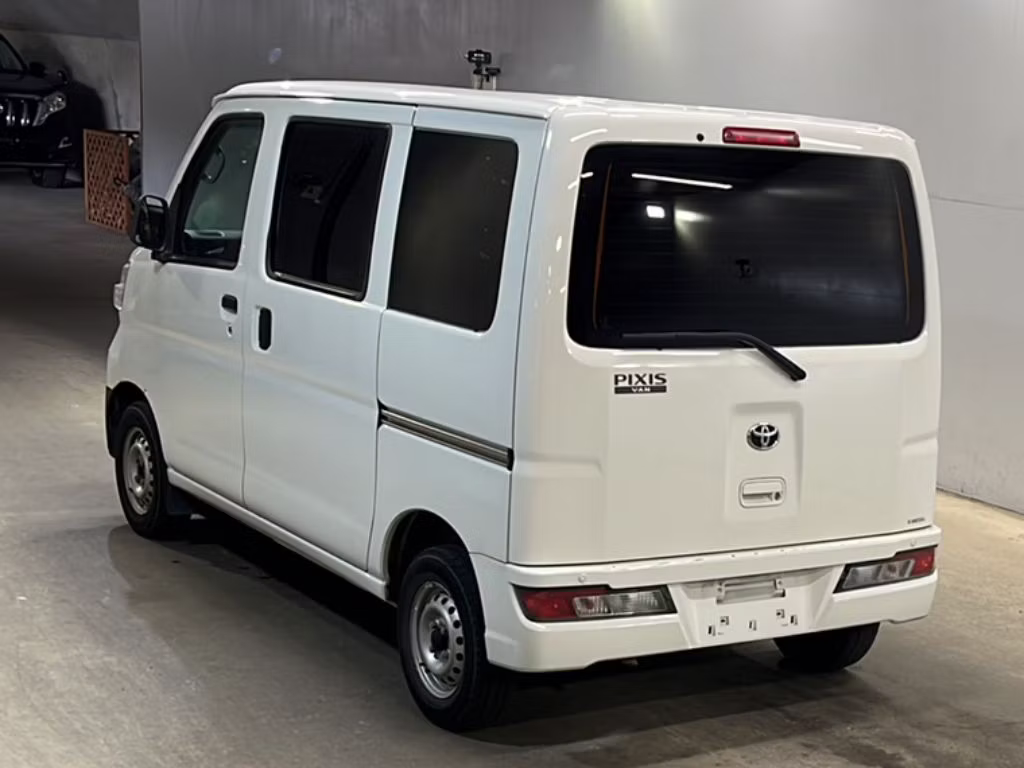 TOYOTA PIXIS VAN