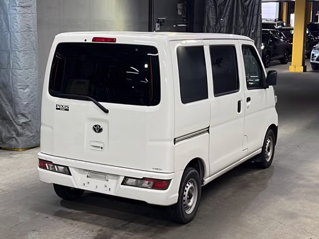 TOYOTA PIXIS VAN