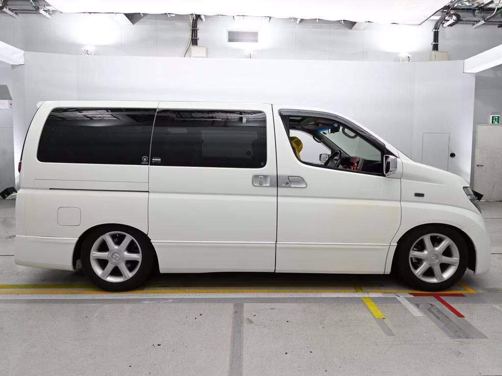 NISSAN ELGRAND