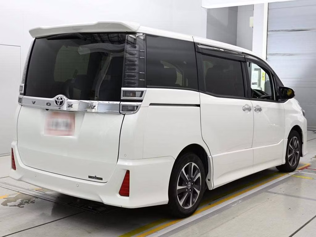 TOYOTA VOXY