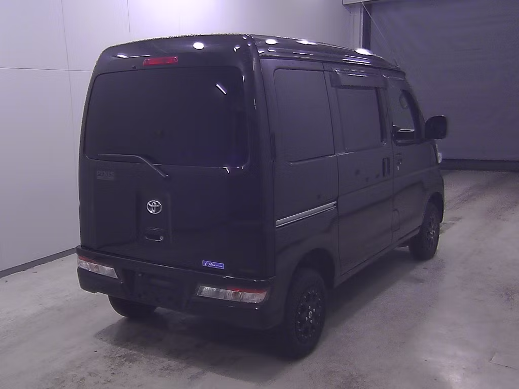 TOYOTA PIXIS VAN