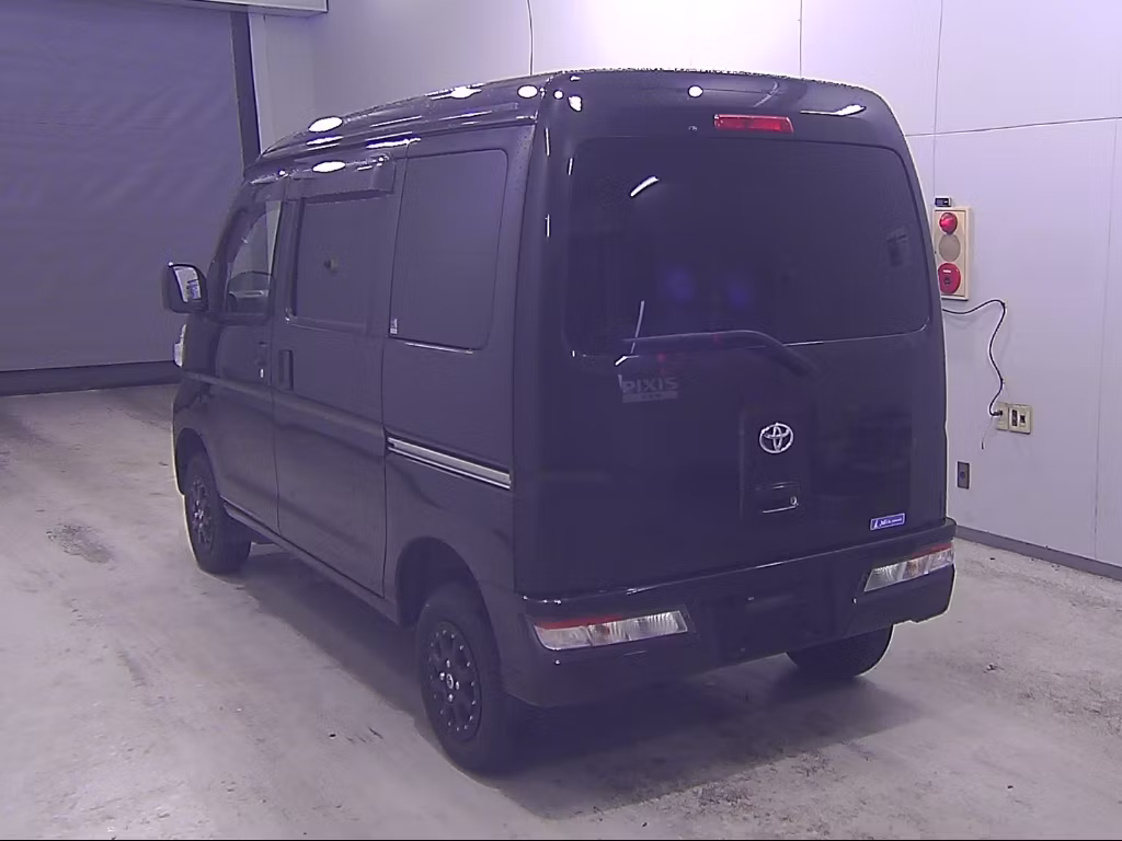 TOYOTA PIXIS VAN