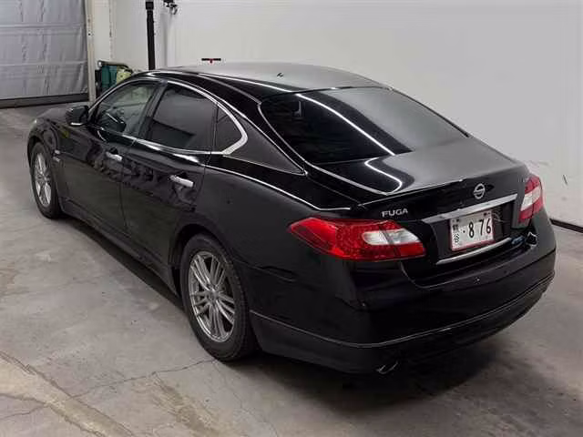 NISSAN FUGA