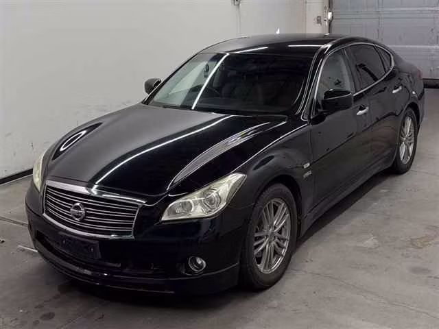 NISSAN FUGA