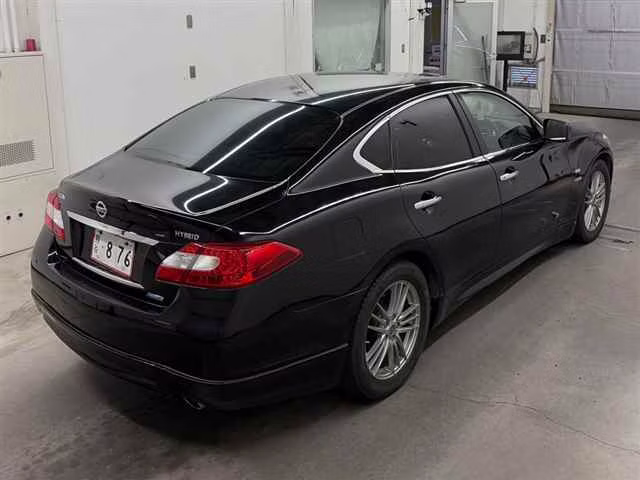 NISSAN FUGA