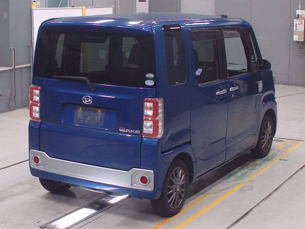 DAIHATSU WAKE
