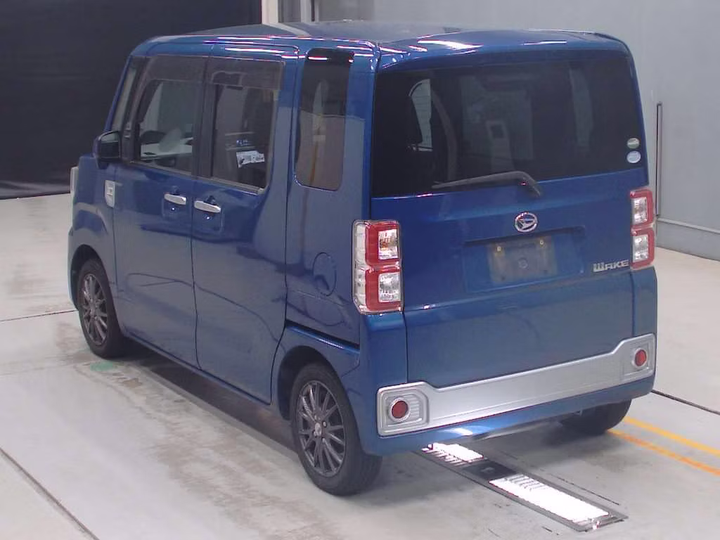 DAIHATSU WAKE