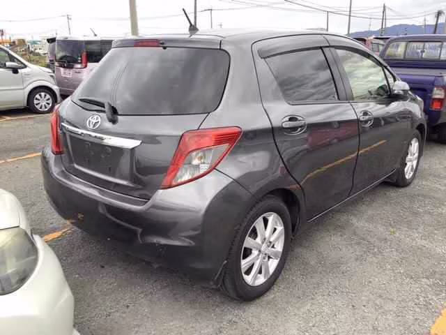 TOYOTA VITZ