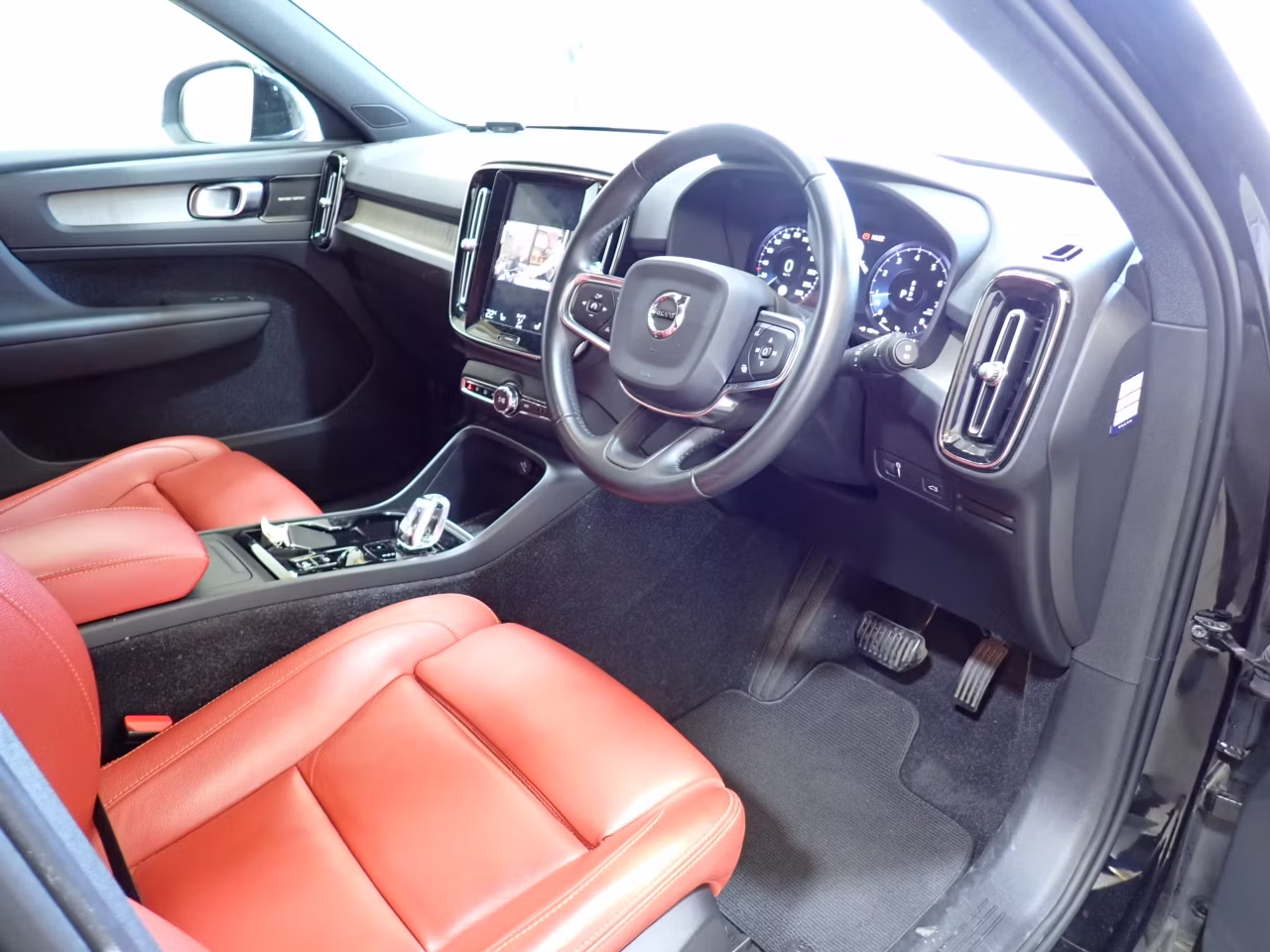 VOLVO XC40