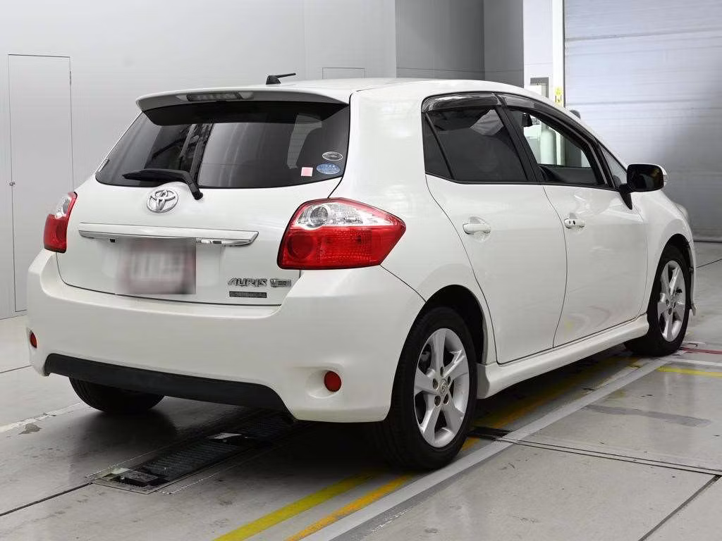 TOYOTA AURIS
