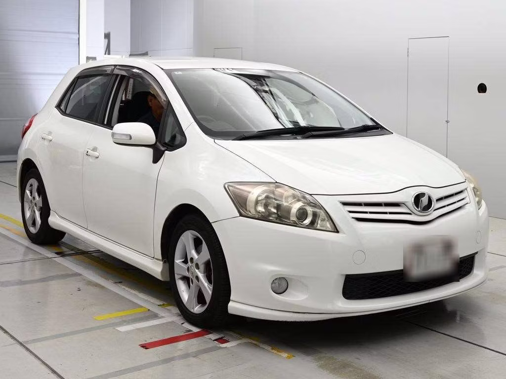 TOYOTA AURIS
