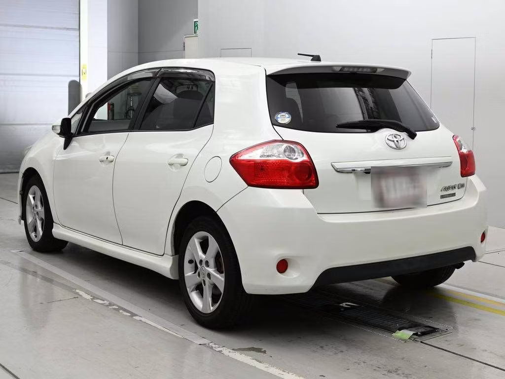 TOYOTA AURIS