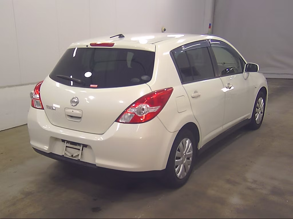 NISSAN TIIDA