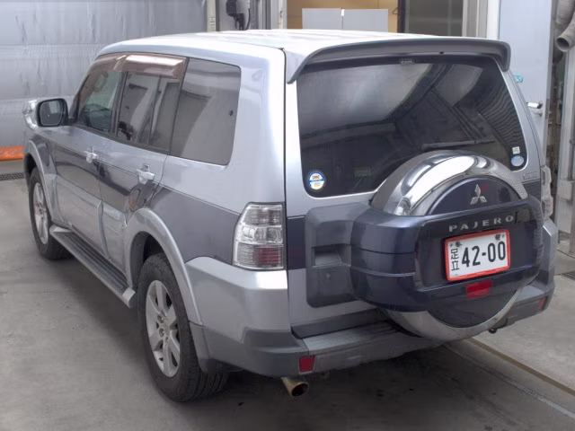 MITSUBISHI PAJERO