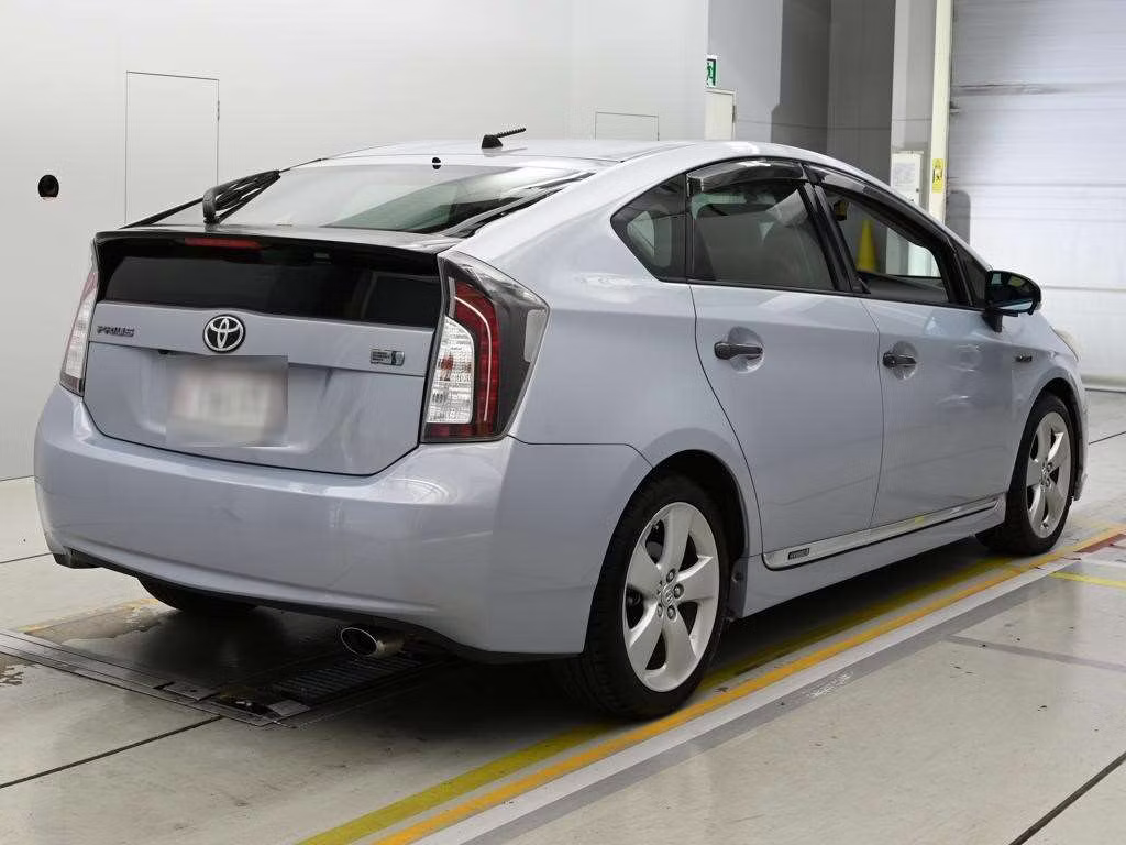 TOYOTA PRIUS