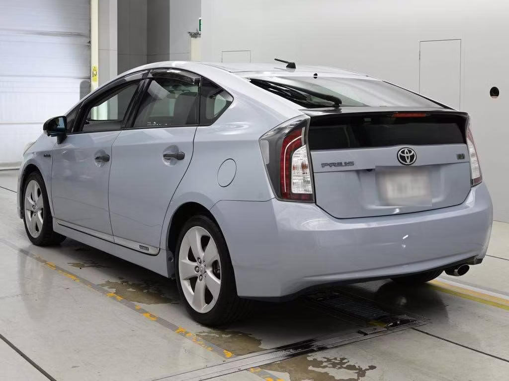TOYOTA PRIUS